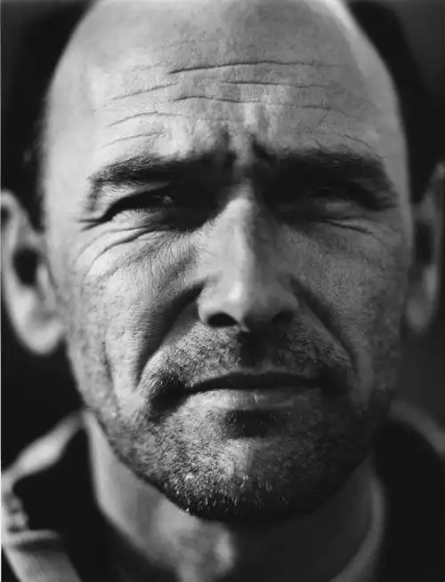 注视,阳光,观察,看,观看,察看,关注,男人,男性,中年男性,白种人,光头