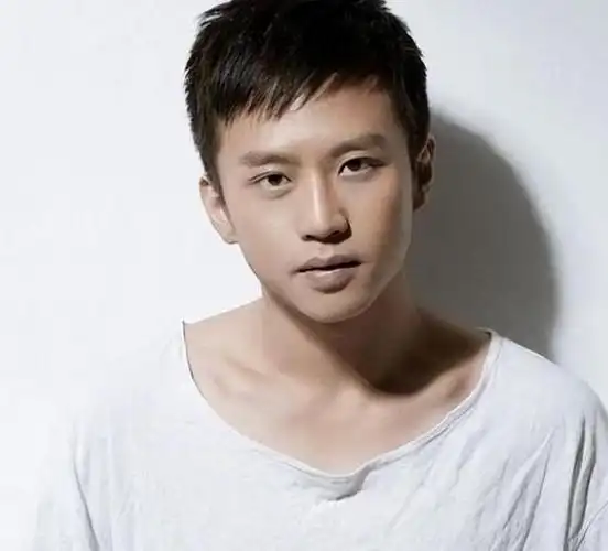 新浪娱乐讯 近日,邓超一张早年旧照曝光,照片中,他穿着毛线外套,模样