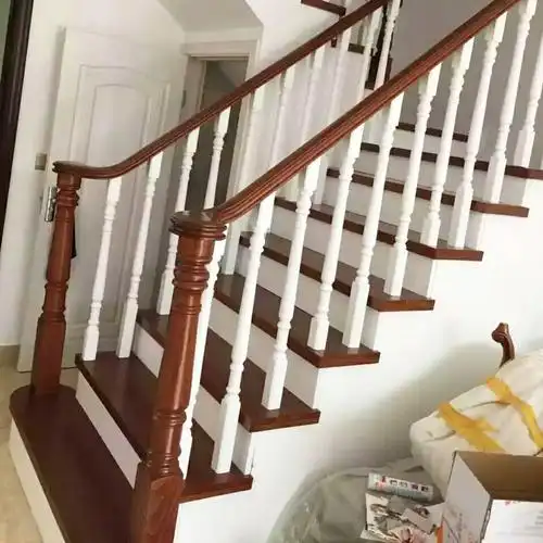 美式轻奢别墅复式实木楼梯厂家定制烤漆成品橡胶木楼梯