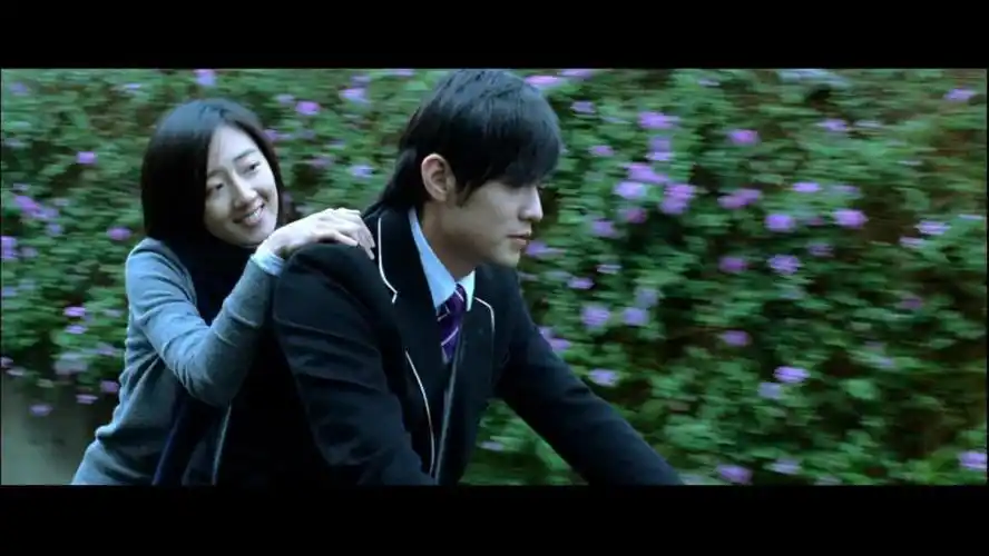 当时的观众只注意到,周杰伦与电影女主角桂纶镁在剧情中你侬我侬,却都