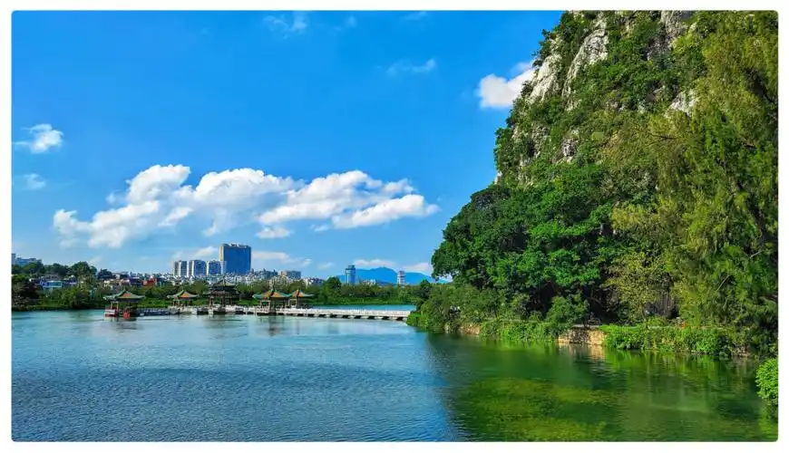 真蓝天白云雨后的星湖美不胜收