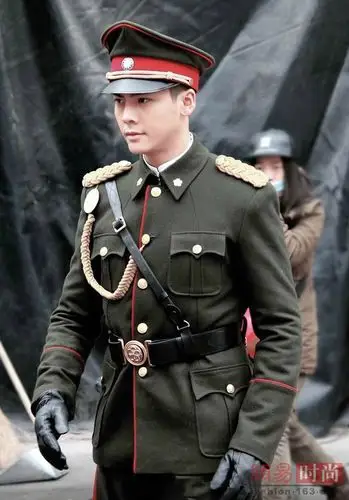 陈伟霆《老九门》里穿军装真的帅到报警(组图)