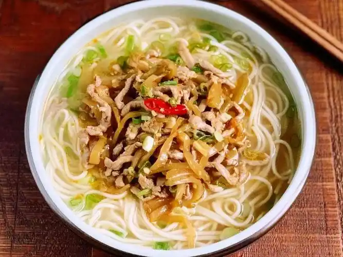 超快手的粉面早餐推荐:榨菜肉丝面,虾滑宽粉,麻辣牛肉火锅粉