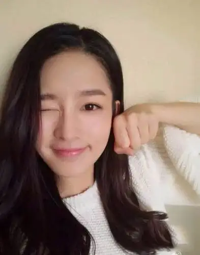 李沁生活照自拍