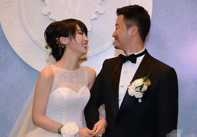 吴京谢楠结婚七周年大秀恩爱,小礼物别出心裁,感情如初羡煞旁人