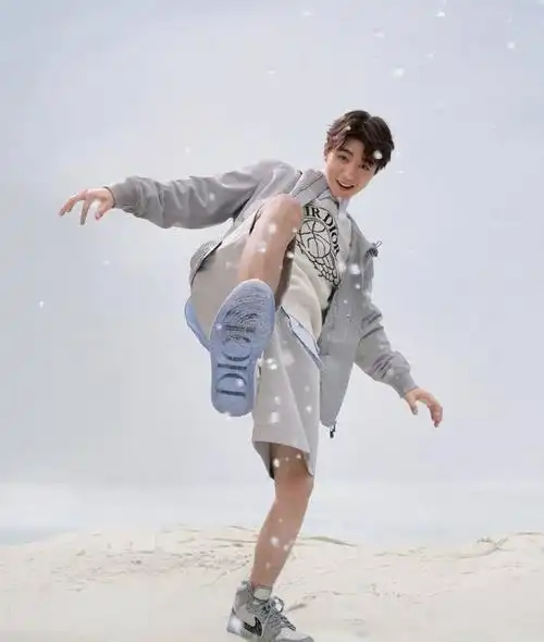 明媚阳光少年王俊凯各种风格轻松驾驭可潮流也可高级