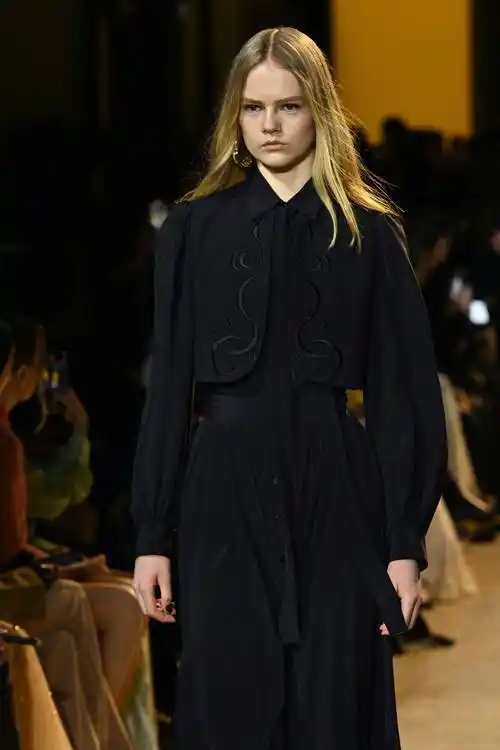 巴黎时装周eliesaab品牌时装秀