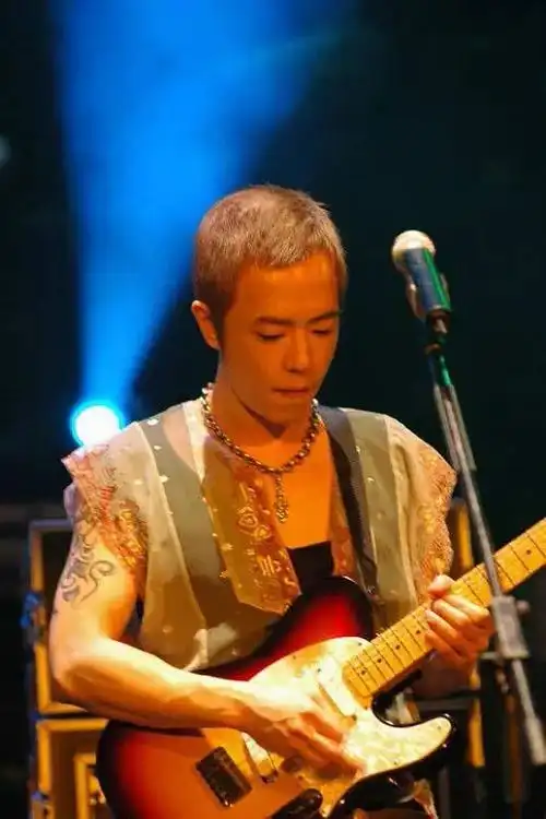 发发最能代表在披哥之前你们印象里的阿paul黄贯中啥样吧