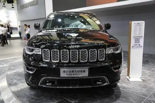 三菱帕杰罗,jeep大切诺基,丰田普拉多,三款越野车你选谁?