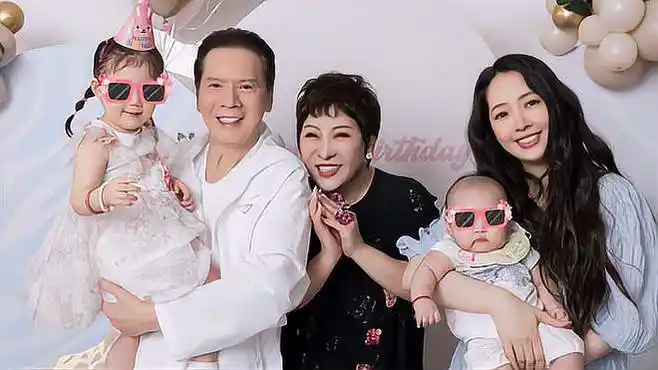 母亲是丁佩,父亲是向华强,为什么她44了还没有结婚?