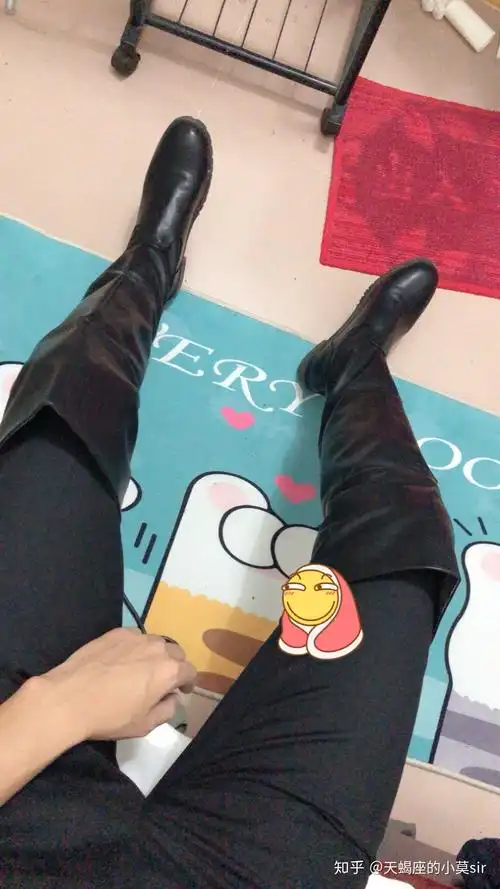 男生,喜欢穿过膝高根长靴,大家怎么看?