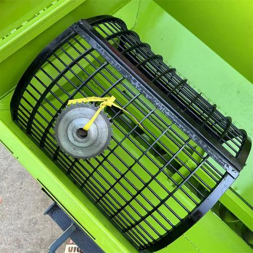 出口坦桑尼亚专用小型水稻收割机大豆多功能履带式收割脱粒机