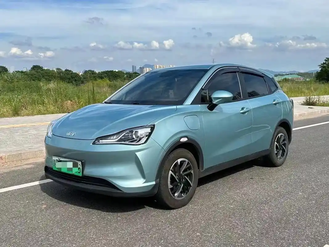 新到个人一手21年哪吒v续航401.#哪吒v #手续齐全随时 - 抖音