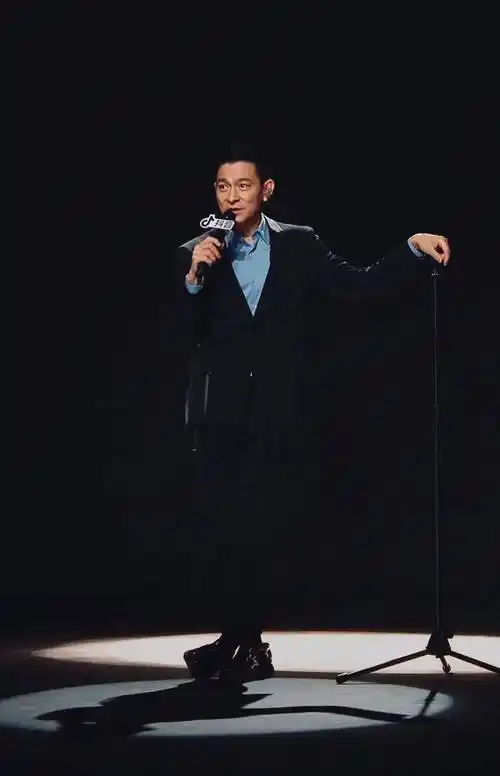 中年不可怕,做好这三点,刘德华教你60岁也能做型男_西装_发型_华仔