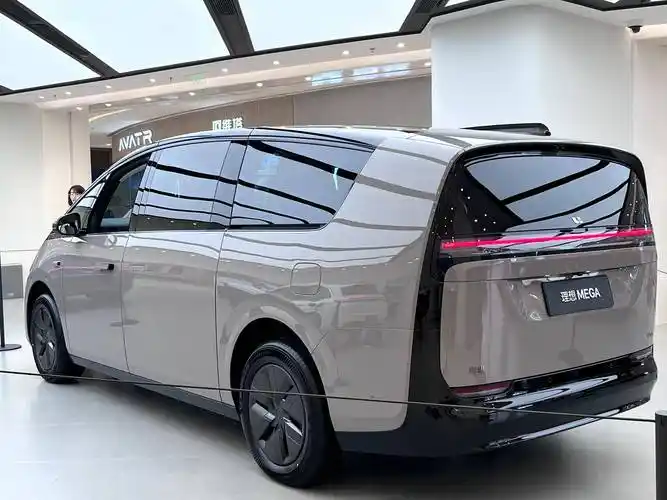 探店实拍理想mega 抛开颜值看本质_搜狐汽车_搜狐网