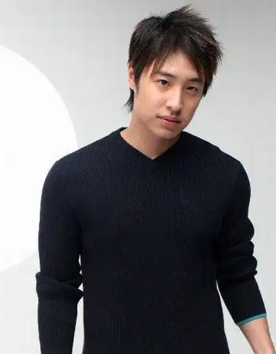 潘玮柏面相及四柱八字简析