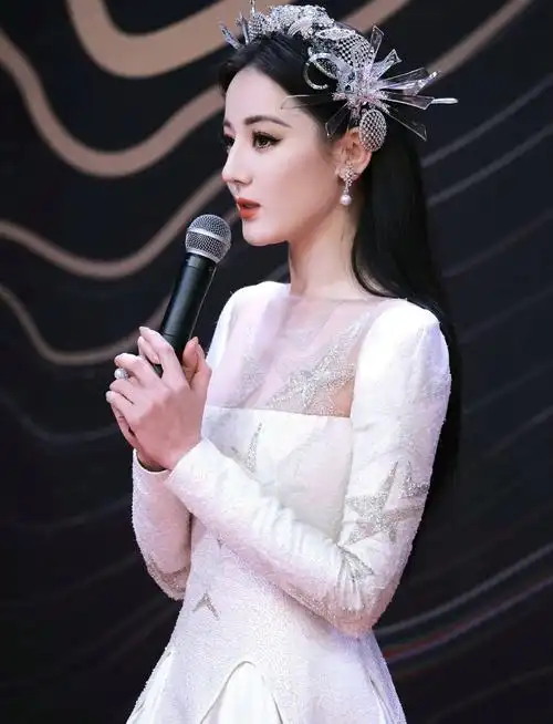 高端明星同款礼服轻奢高级感宴会主持人年会晚礼服裙女2023新款