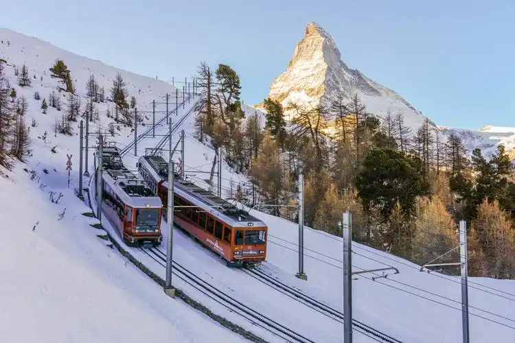 这样的景致会让人完全理解瑞士人之所以以马特宏峰为傲,称马特洪峰为