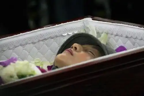 原创22岁红极一时因接电话意外离世男友温兆伦葬礼上几度哽咽