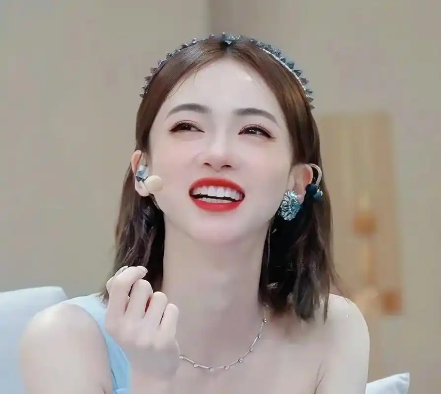 吴谨言 #向全世界安利 #又美又飒 #笑容最治愈的女孩 # - 抖音