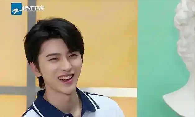 蔡徐坤退出又怎样跑男照样笑傲收视榜首哪有什么不可替代