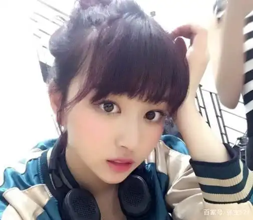 孔雪儿短发旧照遭疯传,留着齐刘海的她,那时候就已经很美了