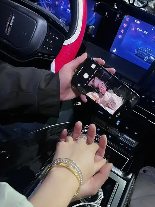 金手镯  #银手镯  #男朋友送礼物  #晒男友  我给他说手镯不是为了