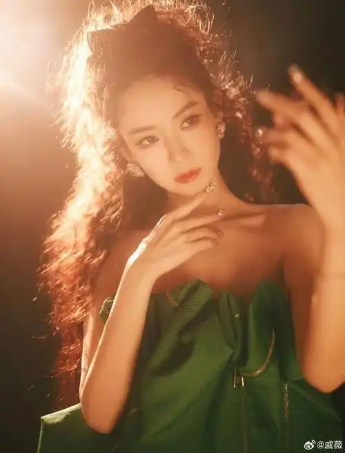 戚薇美到出圈的"火星"造型|戚薇_新浪新闻