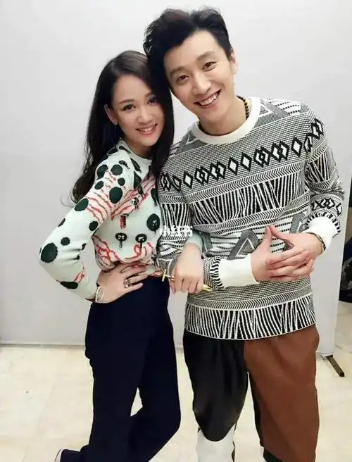 乔任梁七周年忌日好友陈乔恩低调现身墓地缅怀私服穿搭很简便