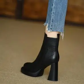 10cm拼接粗跟短靴女2022秋冬季真皮圆头女靴子新款高跟鞋misili