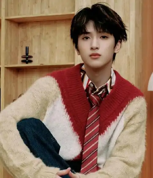 风波升级疑严浩翔小号被扒高调示爱被爆打赏女主播30万元