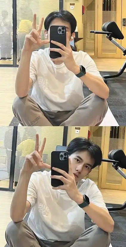 在这些照片中看到了胡先煦的自拍是在健身空隙中拍的,没想到瘦了的胡