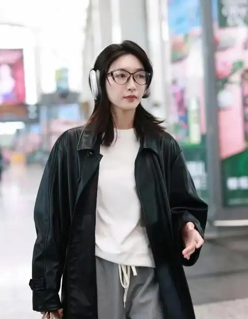 江疏影机场私服,松弛舒适的早春穿搭!_网易订阅