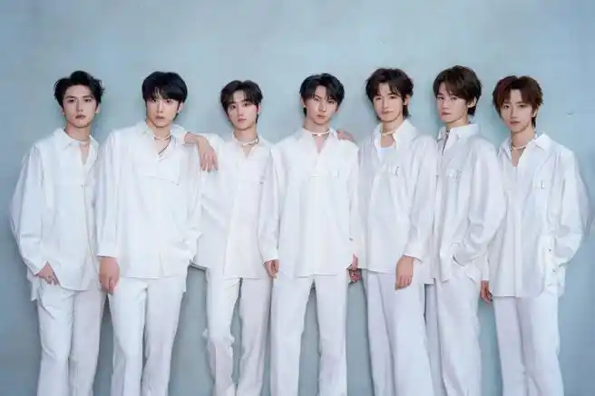 时代少年团你们在干嘛##时代少年团天台日落合照