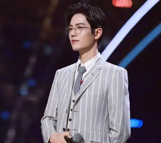 肖战"教师风波"的后续疑问,为什么学生刷屏"肖战必糊"?