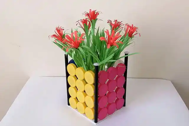 儿童环保手工:废物利用塑料瓶盖自制插花瓶(步骤图解)