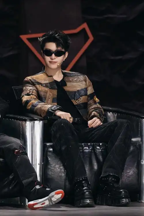 新说唱1v1火药味儿好浓##范丞丞说要用实力作品去赢得respect