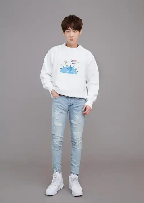 魏巡现身爱乐融聆听公益活动 展现偶像正确打开方式