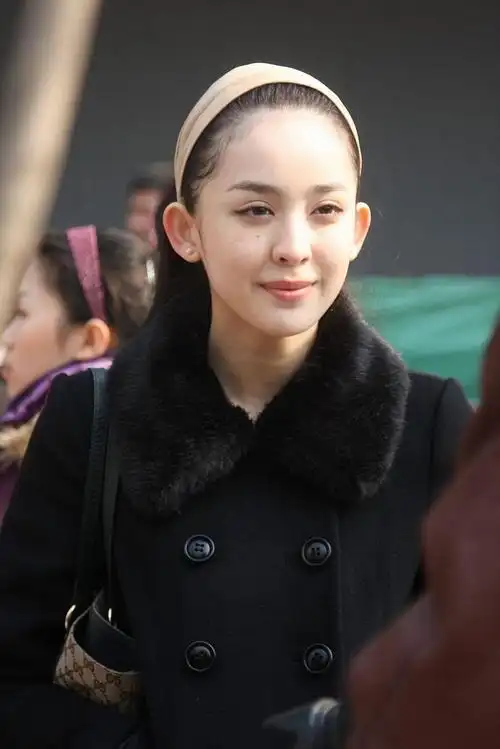 娜扎被传当年高考596分,成为北电第一名,工作室回应:此消息为假,没有