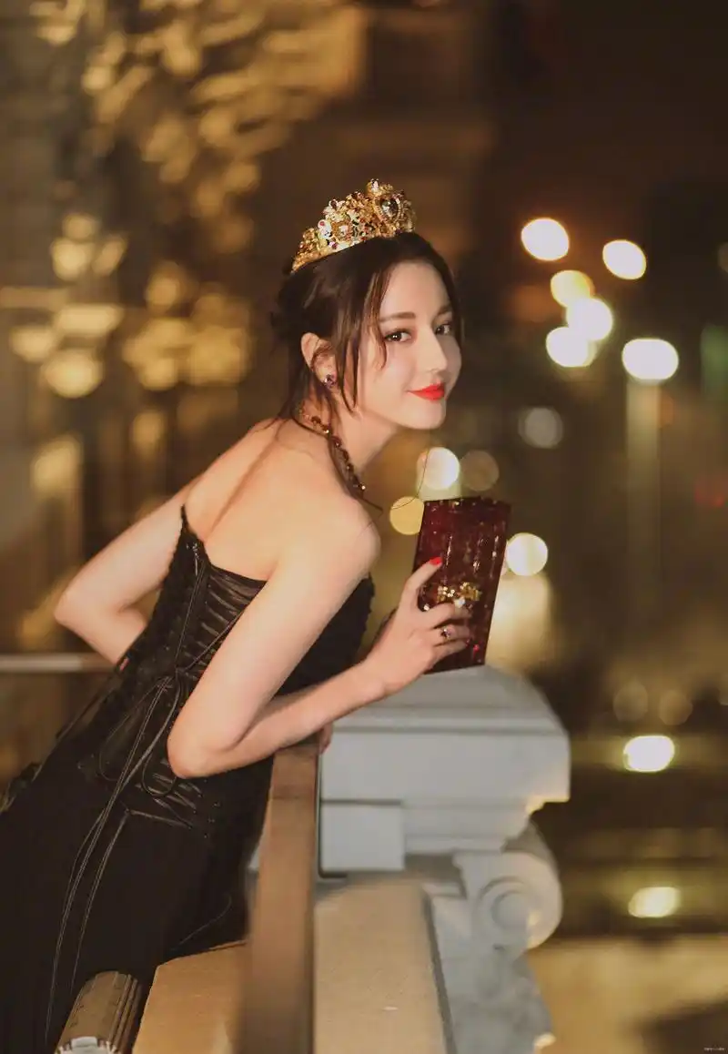 热巴参加米兰时装周造型 转载自百家号作者:cr1e娱乐