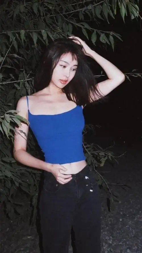 还没翻红先翻车李菲儿成万人嫌早年旧照被扒与现在判若两人