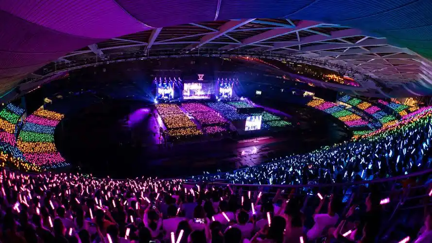 张杰南京演唱会彩虹荧光棒场控华丽张碧晨惊喜助阵