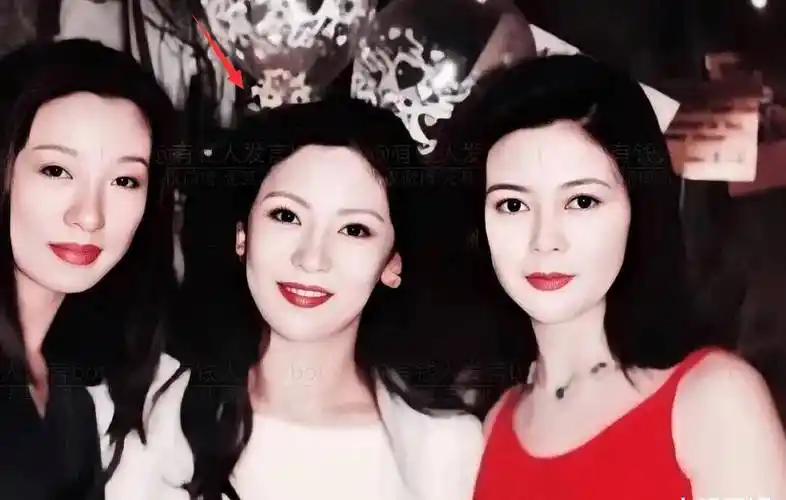 原创有种高颜值叫向太当她年轻的照片曝光才懂什么叫倾国倾城