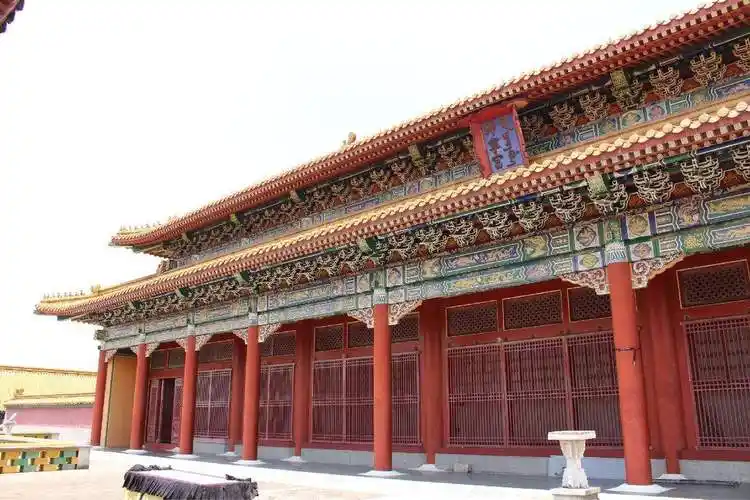 有人劝乾隆皇帝再立皇后不小心踩到他的痛脚掉了脑袋