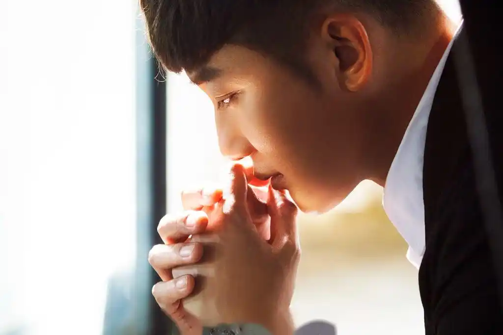 关喆推首支粤语单曲《石板街》用纪录片表达满满"港式"情怀  12月1日