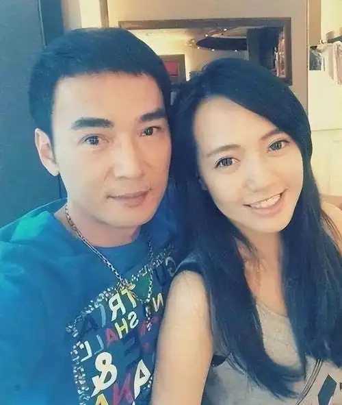 经历过两段失败感情的焦恩俊;两人因戏结缘,但最终这段感情并没有维持