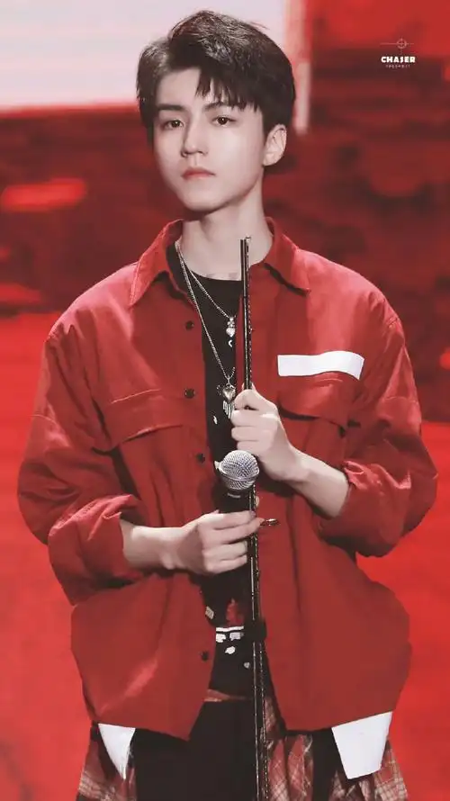 王俊凯祝大家快乐搬砖