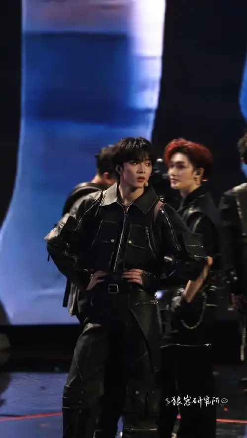 刘耀文叁重楼暨出道四周年演唱会