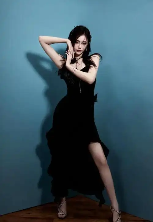 许佳琪跳舞的腿部肌肉好结实