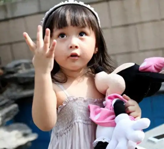 2岁出道因长相甜美被禁止整容的刘楚恬,年入百万如今长成啥样